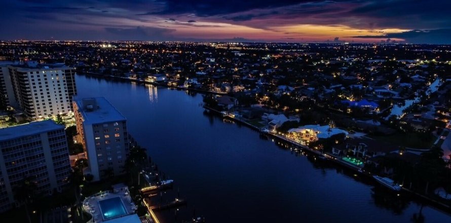 Condo in Highland Beach, Florida, 1 bedroom  № 1229232