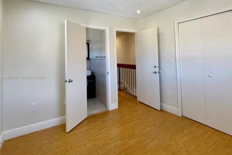 Снять в аренду виллу или дом в Майами, Флорида 2 спальни, 84.91м2, № 1990072 - фото 25