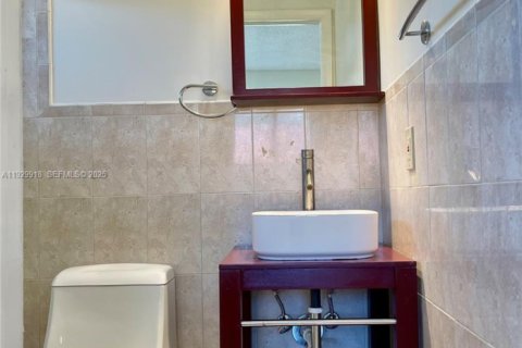 Снять в аренду виллу или дом в Майами, Флорида 2 спальни, 84.91м2, № 1990072 - фото 27