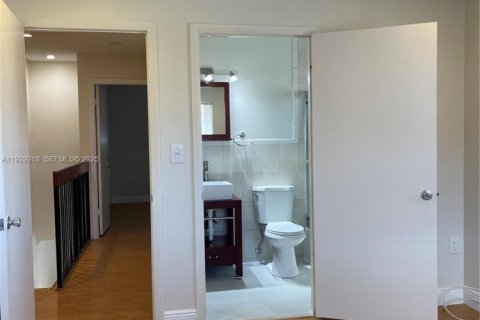 Снять в аренду виллу или дом в Майами, Флорида 2 спальни, 84.91м2, № 1990072 - фото 20