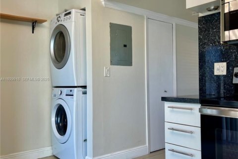 Снять в аренду виллу или дом в Майами, Флорида 2 спальни, 84.91м2, № 1990072 - фото 11