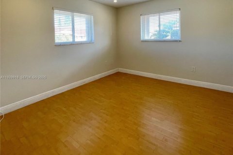 Снять в аренду виллу или дом в Майами, Флорида 2 спальни, 84.91м2, № 1990072 - фото 19