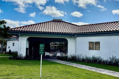 Снять в аренду виллу или дом в Майами, Флорида 2 спальни, 84.91м2, № 1990072 - фото 30