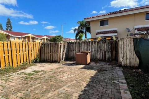 Снять в аренду виллу или дом в Майами, Флорида 2 спальни, 84.91м2, № 1990072 - фото 17