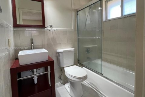 Снять в аренду виллу или дом в Майами, Флорида 2 спальни, 84.91м2, № 1990072 - фото 22