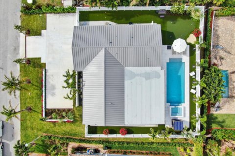 Casa en alquiler en Juno Beach, Florida, 4 dormitorios, 269.04 m2 № 1033937 - foto 1