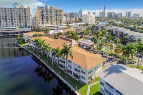 Copropriété à vendre à Hallandale Beach, Floride: 2 chambres, 97.55 m2 № 1981461 - photo 30
