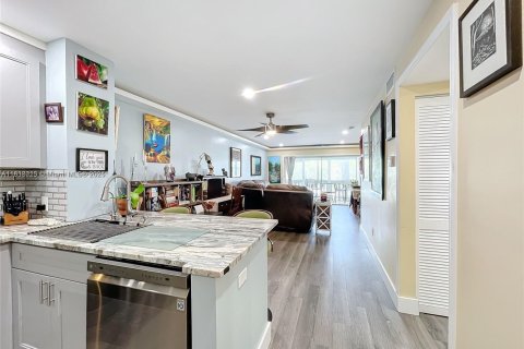 Copropriété à vendre à Hallandale Beach, Floride: 2 chambres, 97.55 m2 № 1981461 - photo 5