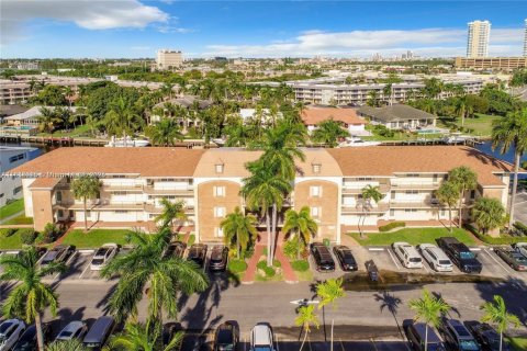 Copropriété à vendre à Hallandale Beach, Floride: 2 chambres, 97.55 m2 № 1981461 - photo 27