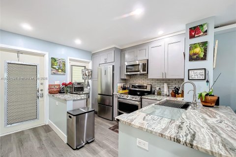 Copropriété à vendre à Hallandale Beach, Floride: 2 chambres, 97.55 m2 № 1981461 - photo 2