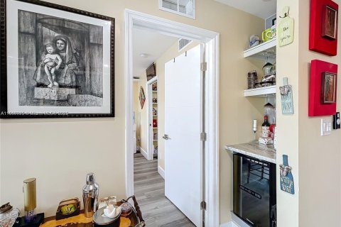 Copropriété à vendre à Hallandale Beach, Floride: 2 chambres, 97.55 m2 № 1981461 - photo 12