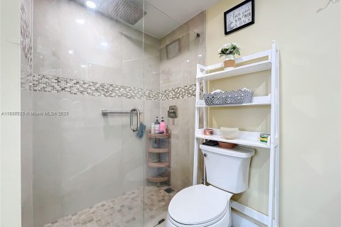 Copropriété à vendre à Hallandale Beach, Floride: 2 chambres, 97.55 m2 № 1981461 - photo 25