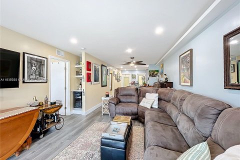 Copropriété à vendre à Hallandale Beach, Floride: 2 chambres, 97.55 m2 № 1981461 - photo 7