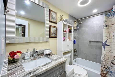 Copropriété à vendre à Hallandale Beach, Floride: 2 chambres, 97.55 m2 № 1981461 - photo 16