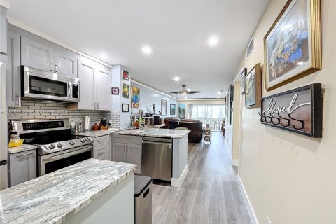 Copropriété à vendre à Hallandale Beach, Floride: 2 chambres, 97.55 m2 № 1981461 - photo 4