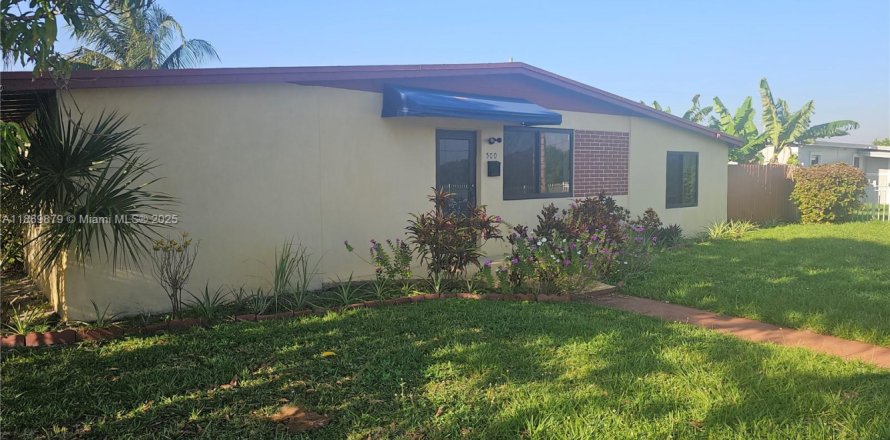 Villa ou maison à Miami Gardens, Floride 3 chambres, 130.43 m2 № 1980149