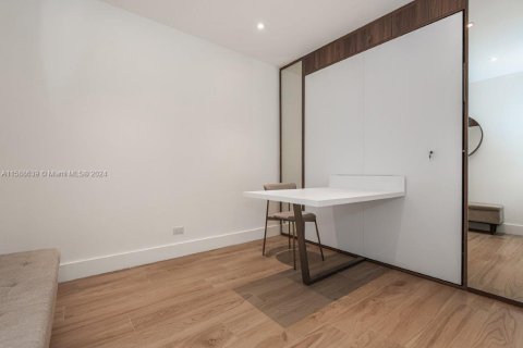 Condo in Miami Beach, Florida, 1 bedroom  № 1940109 - photo 24