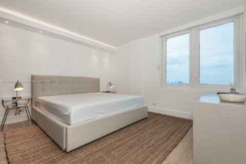 Condo in Miami Beach, Florida, 1 bedroom  № 1940109 - photo 17