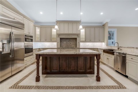 House in Pembroke Pines, Florida 5 bedrooms, 261.98 sq.m. № 2045929 - photo 4