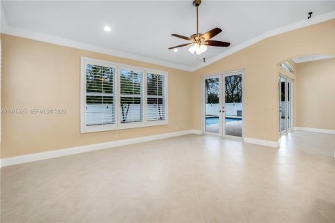 House in Pembroke Pines, Florida 5 bedrooms, 261.98 sq.m. № 2045929 - photo 14