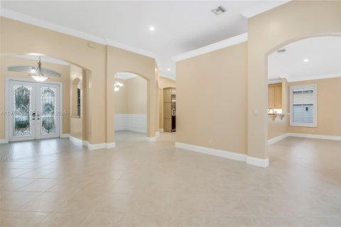 House in Pembroke Pines, Florida 5 bedrooms, 261.98 sq.m. № 2045929 - photo 17