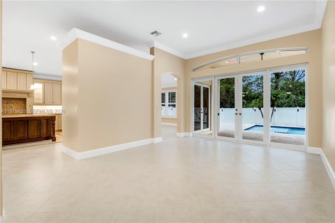 House in Pembroke Pines, Florida 5 bedrooms, 261.98 sq.m. № 2045929 - photo 15
