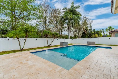 House in Pembroke Pines, Florida 5 bedrooms, 261.98 sq.m. № 2045929 - photo 3