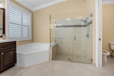 House in Pembroke Pines, Florida 5 bedrooms, 261.98 sq.m. № 2045929 - photo 24