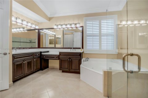House in Pembroke Pines, Florida 5 bedrooms, 261.98 sq.m. № 2045929 - photo 22