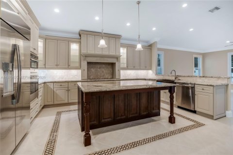 House in Pembroke Pines, Florida 5 bedrooms, 261.98 sq.m. № 2045929 - photo 5