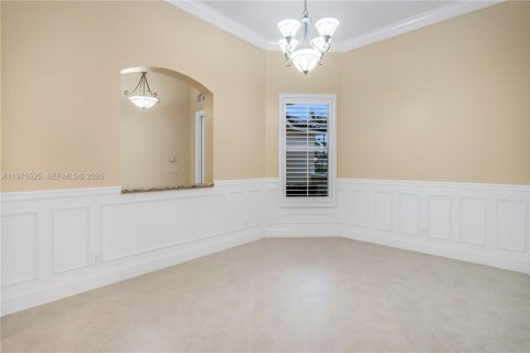 House in Pembroke Pines, Florida 5 bedrooms, 261.98 sq.m. № 2045929 - photo 19