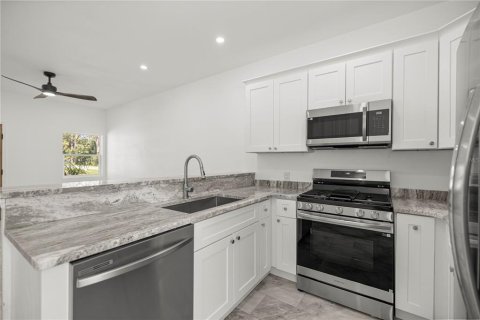Townhouse in Williston, Florida 2 bedrooms, 92.9 sq.m. № 1894673 - photo 12