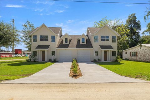 Townhouse in Williston, Florida 2 bedrooms, 92.9 sq.m. № 1894673 - photo 1
