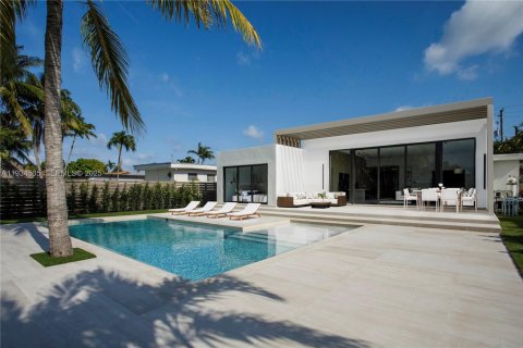 Casa en alquiler en Miami Beach, Florida, 5 dormitorios, 257.25 m2 № 1992907 - foto 10