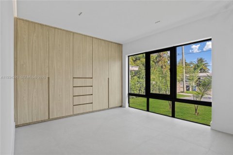 Casa en alquiler en Miami Beach, Florida, 5 dormitorios, 257.25 m2 № 1992907 - foto 19