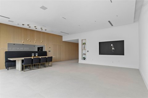 Casa en alquiler en Miami Beach, Florida, 5 dormitorios, 257.25 m2 № 1992907 - foto 13