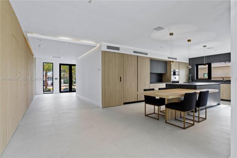Casa en alquiler en Miami Beach, Florida, 5 dormitorios, 257.25 m2 № 1992907 - foto 5