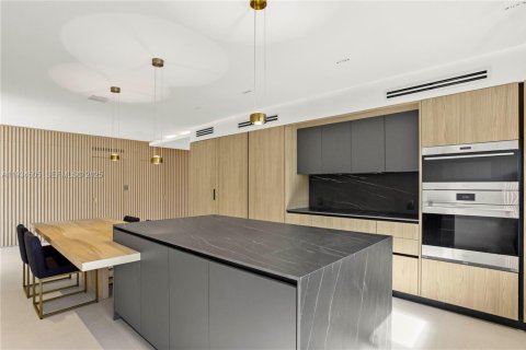 Casa en alquiler en Miami Beach, Florida, 5 dormitorios, 257.25 m2 № 1992907 - foto 4