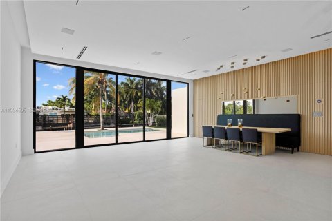 Casa en alquiler en Miami Beach, Florida, 5 dormitorios, 257.25 m2 № 1992907 - foto 6