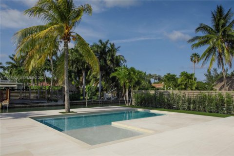 Casa en alquiler en Miami Beach, Florida, 5 dormitorios, 257.25 m2 № 1992907 - foto 11