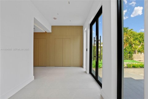 Casa en alquiler en Miami Beach, Florida, 5 dormitorios, 257.25 m2 № 1992907 - foto 27