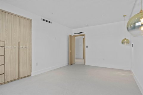 Casa en alquiler en Miami Beach, Florida, 5 dormitorios, 257.25 m2 № 1992907 - foto 21