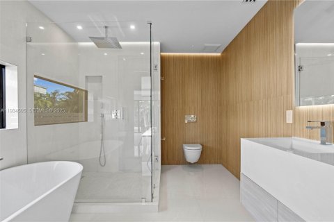 Casa en alquiler en Miami Beach, Florida, 5 dormitorios, 257.25 m2 № 1992907 - foto 16