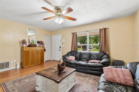 House in Gainesville, Florida 3 bedrooms, 140.47 sq.m. № 2138377 - photo 2