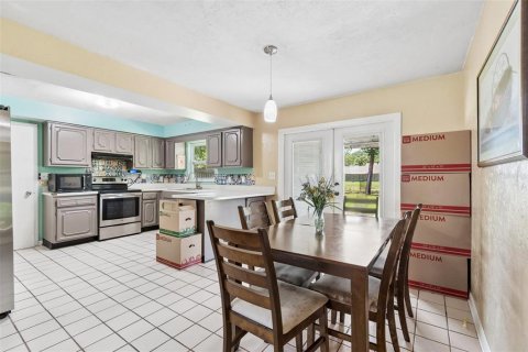 House in Gainesville, Florida 3 bedrooms, 140.47 sq.m. № 2138377 - photo 5