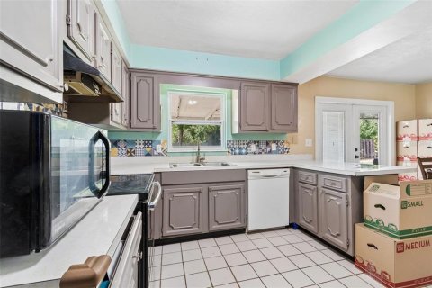 House in Gainesville, Florida 3 bedrooms, 140.47 sq.m. № 2138377 - photo 9