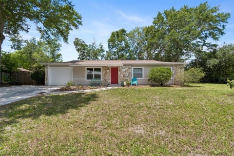 House in Gainesville, Florida 3 bedrooms, 140.47 sq.m. № 2138377