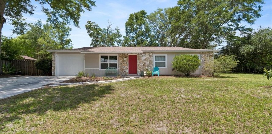 House in Gainesville, Florida 3 bedrooms, 140.47 sq.m. № 2138377