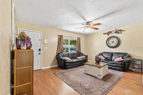 House in Gainesville, Florida 3 bedrooms, 140.47 sq.m. № 2138377 - photo 4