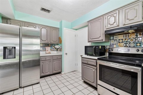 House in Gainesville, Florida 3 bedrooms, 140.47 sq.m. № 2138377 - photo 8
